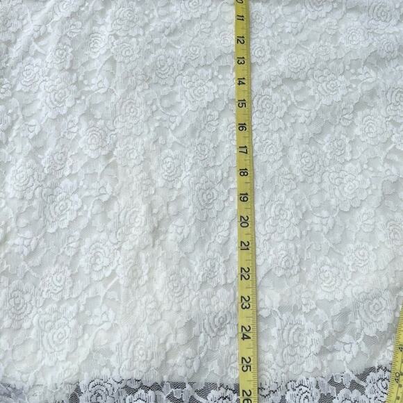 TORRID 1 ( 1X 14-16) lace halter neck, sleeveless top, off white - Picture 10 of 10